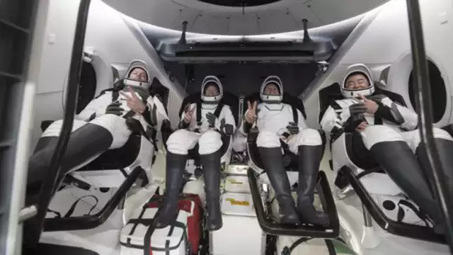 Tres estadounidenses y un alemán estaban flotando frente a la costa de Florida