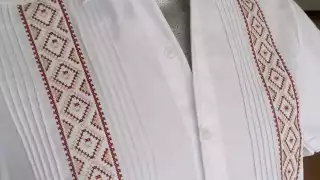 Estas piezas son bordadas a máquina con punto de cruz en los laterales