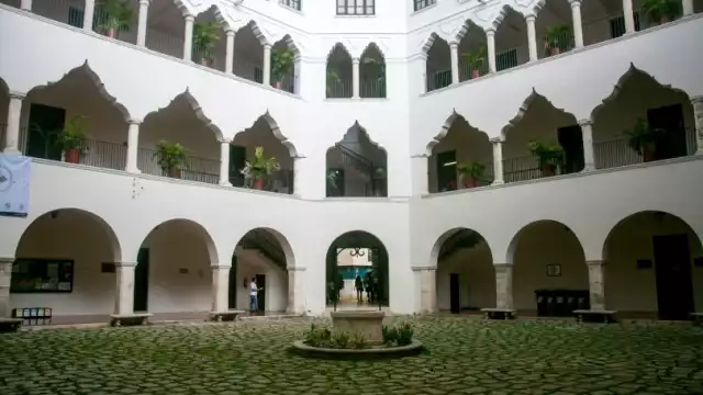 El maestro ya no imparte las clases pero sigue en la plantilla