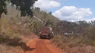 Una pipa fue usada para sofocar las llamas que se registraron en una zona cercana a la ciudad de José María Morelos