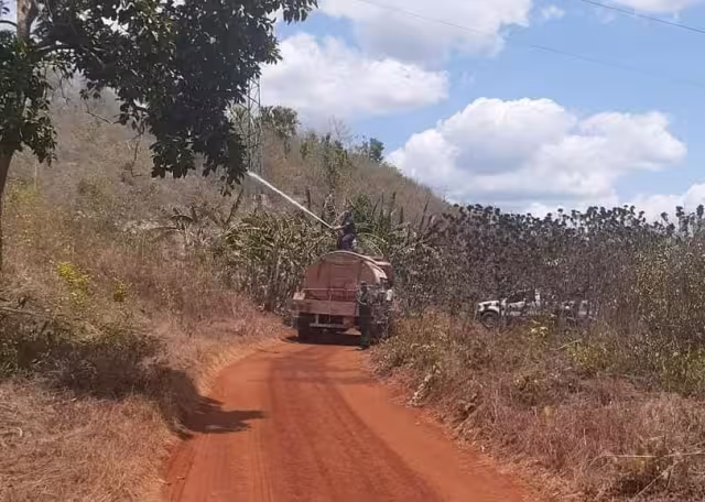 Una pipa fue usada para sofocar las llamas que se registraron en una zona cercana a la ciudad de José María Morelos