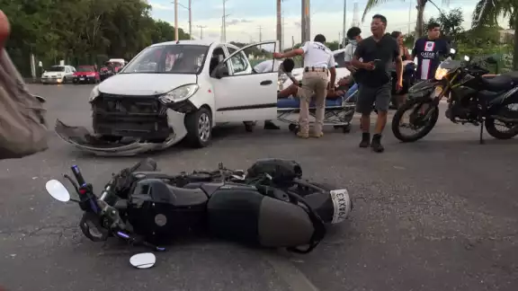 De acuerdo con información preliminar, el accidente vehicular sucedió cerca de las 18:00 De acuerdo con información preliminar, el accidente vehicular sucedió cerca de las 18:00