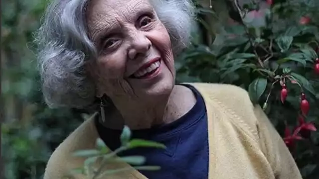 La tarde del domingo asaltaron la casa de Elena Poniatowska, además de que la gata que heredó de Carlos Monsiváis se salió de la casa y ya no regresó