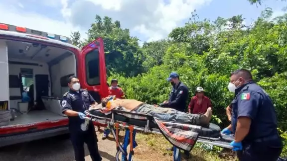 Paramédicos atendieron al abuelito