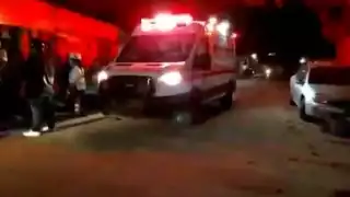 Los vecinos llamaron al 911 para reportar violencia doméstica, en minutos arribaron paramédicos de la Cruz Roja para atender al lesionado