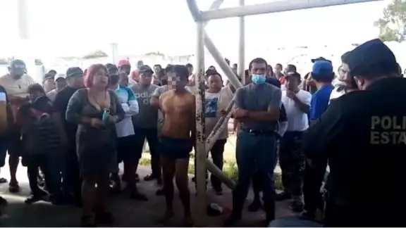 En la cancha de la localidad, la multitud iba a “ajusticiar” a los capturados En la cancha de la localidad, la multitud iba a “ajusticiar” a los capturados