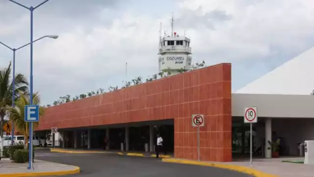 Se desconoce si hay menores dentro de este grupo de indocumentados que permanecen en una sala alterna del AIC