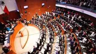 Los senadores tuvieron un discusión muy breve previo a la aprobación de las modificaciones a la Ley Minera. Foto: Senado de la República