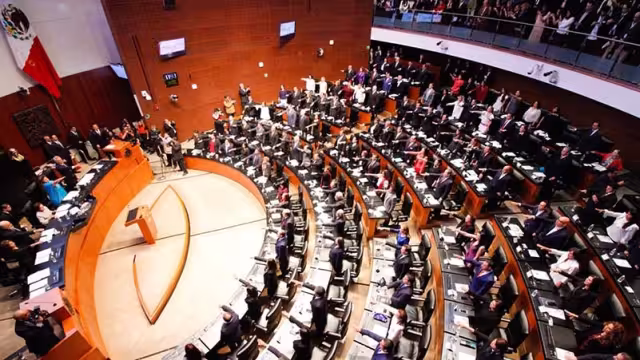 Los senadores tuvieron un discusión muy breve previo a la aprobación de las modificaciones a la Ley Minera. Foto: Senado de la República