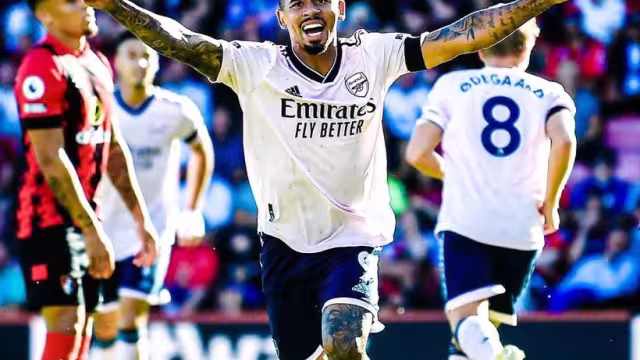 El exjugador del Manchester City ayudó a que su compañero Odegaard anotara el primero gol en el Vitality Stadium