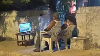 Abuelitos yucatecos se viralizan por 'tomar el fresco' con su TV
