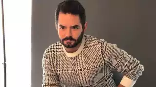 José Eduardo  ha tenido algunos problemas con su padre, Eugenio Derbez, por su gustó por el alcohol.