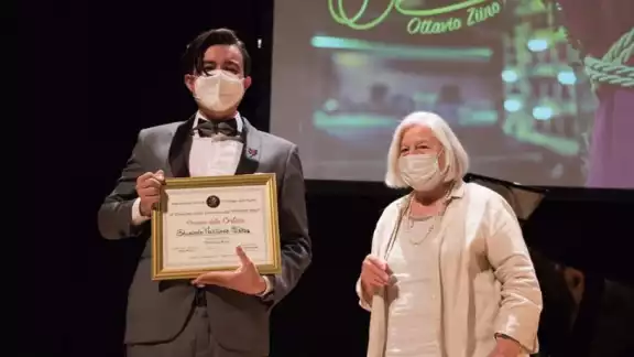 El mexicano midió su voz con la de 10 italianos en la final de la competencia "Ottavio Ziino" El mexicano midió su voz con la de 10 italianos en la final de la competencia "Ottavio Ziino"