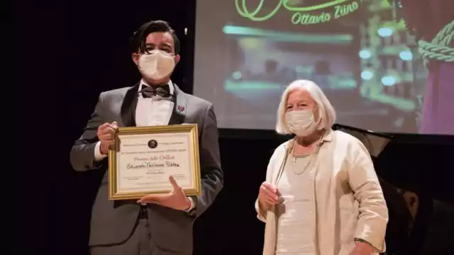 El mexicano midió su voz con la de 10 italianos en la final de la competencia "Ottavio Ziino"