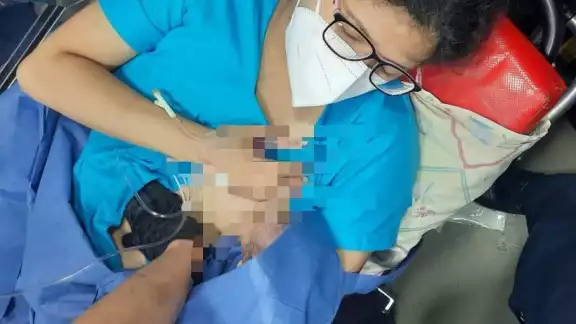 La bebé está en perfecto estado de salud La bebé está en perfecto estado de salud