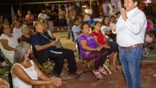 Joaquín Díaz Mena, Delegado del Gobierno Federal en Yucatán, se reunió con los habitantes de Emiliano Zapata Sur