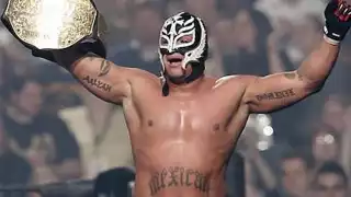 Rey Mysterio ganando el cinturón World Heavyweight Championship en Wrestlemania 22