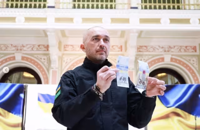 El Banco Nacional de Ucrania pondrá en circulación 300 unidades del nuevo billete de 20 grivnas