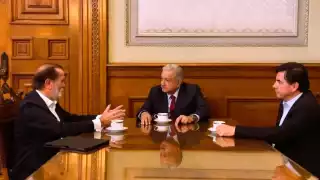 En la cuenta de Twitter del presidente de la República compartieron parte de la plática que sostuvieron en Palacio Nacional. Foto: Captura de pantalla Twitter