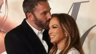 La cantante compartió un emotivo video en el que confirma que habrá boda