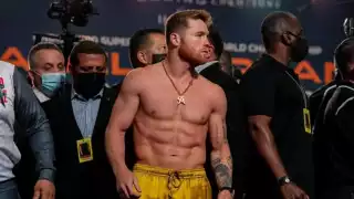 Luego de derrotar a Caleb Plant, ‘Canelo Álvarez reveló que su adversario se acercó a él, después de la pelea, para solicitarle que lo perdonara por insultar a su mamá