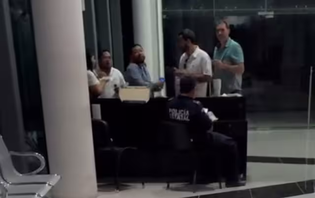 Ambos involucrados fueron denunciados por su propio padre, por presuntamente apropiarse de 58 predios