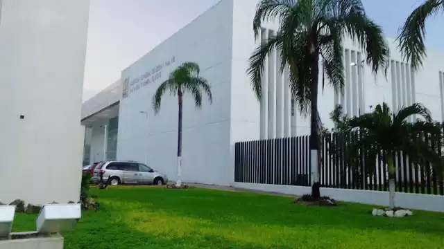 El Síndico Municipal, Adrián Pérez Vera (recuadro), dijo que nuevamente, por errores pasados, el actual Gobierno tendrá que pagar una compensación.