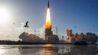 "Vamos en nombre de toda la humanidad", despega el histórico Artemis II hacia la Luna