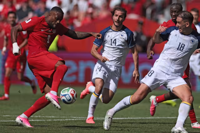 Canadá logró rescatar el empate ante Bosnia en su debut mundialista.