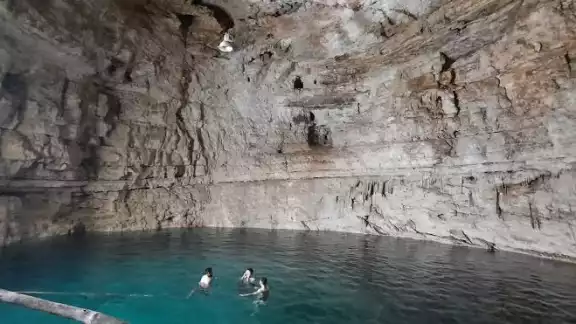 El destino ecoturístico fue restaurado entre el 2004 y 2007 en el Noreste del parque principal y ofrece la claridad de sus aguas y la atmótsfera natural