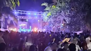 Tras desalojar el sitio, se formaron largas filas de automóviles; asistentes rapiñaron la cerveza ante la mirada de las autoridades