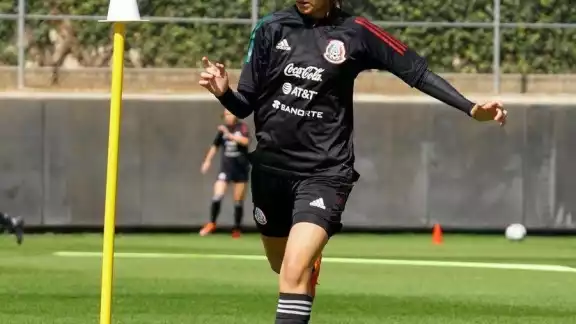 Las 26 jugadoras trabajarán fuerte en busca de un lugar en la selección definitiva que representará a México en el Premundial Las 26 jugadoras trabajarán fuerte en busca de un lugar en la selección definitiva que representará a México en el Premundial