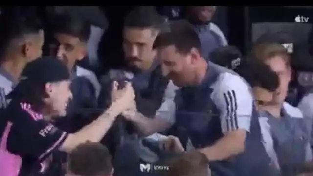 Peso Pluma saluda a Leo Messi previo al partido del Inter Miami