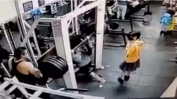 Los hechos ocurrieron al interior de un gimnasio en la colonia Peralvillo. Foto: Captura de pantalla Los hechos ocurrieron al interior de un gimnasio en la colonia Peralvillo. Foto: Captura de pantalla