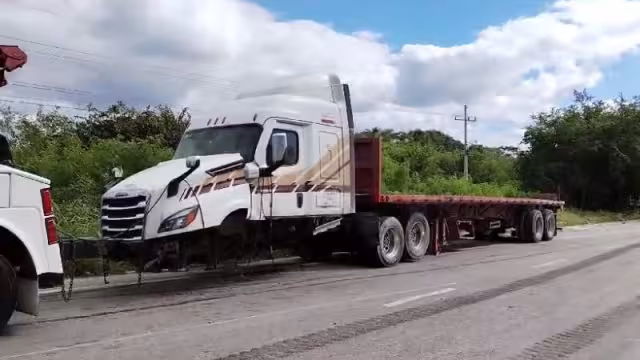 Por fortuna no hubo personas lesionadas en el aparatoso accidente