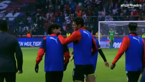 La cámara captó la pelea entre el "Pollo" Briseño y "Chino" Huerta al terminar el partido ante Toluca La cámara captó la pelea entre el "Pollo" Briseño y "Chino" Huerta al terminar el partido ante Toluca