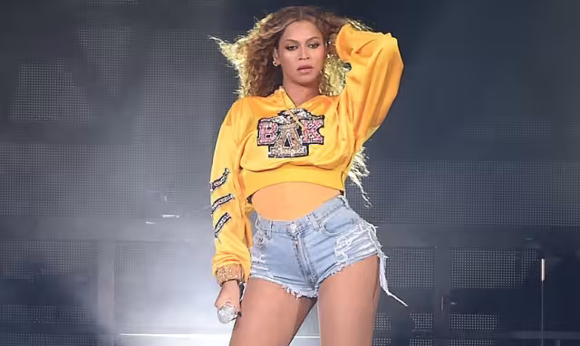 Beyoncé abre los Premios Oscar 2022 con un colorido espectáculo
