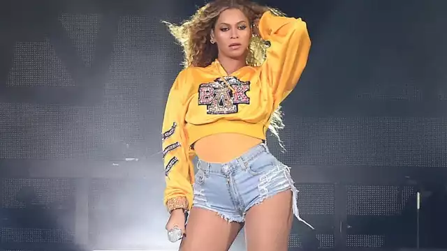 Beyoncé abre los Premios Oscar 2022 con un colorido espectáculo
