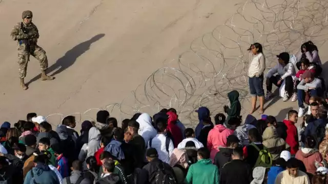 Migrantes sufren por el frío extremo en Ciudad Juárez