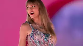 Pasajeros de VivaAerobus cantan a todo pulmón canción de Taylor Swift