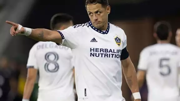 'Chicharito' Hernández fue operado con éxito de la rodilla derecha
