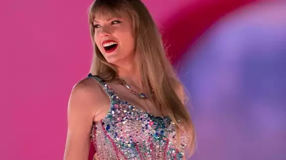 Pasajeros de VivaAerobus cantan a todo pulmón canción de Taylor Swift Pasajeros de VivaAerobus cantan a todo pulmón canción de Taylor Swift