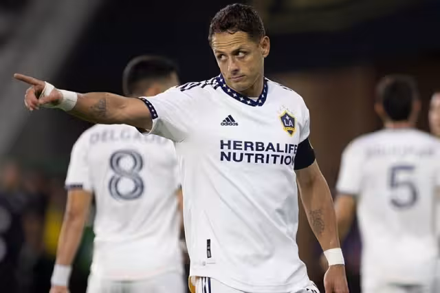 'Chicharito' Hernández fue operado con éxito de la rodilla derecha
