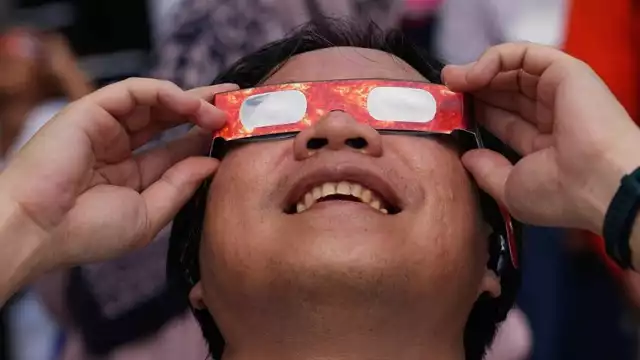 ¿Se pueden tomar fotos del eclipse solar 2023 con el celular?