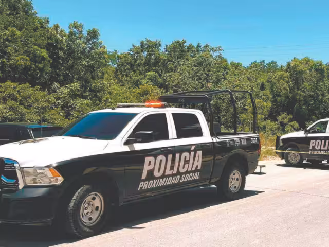 Hallan restos humanos junto a carretera de Cancún