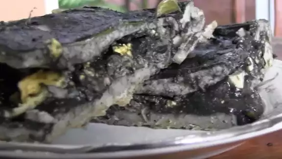 Los ingredientes de las variantes de este platillo pueden variar según la región donde se encuentren Los ingredientes de las variantes de este platillo pueden variar según la región donde se encuentren