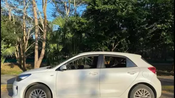 El coche sustraído: un Kia Río 2018, matrícula YYE-549-C El coche sustraído: un Kia Río 2018, matrícula YYE-549-C