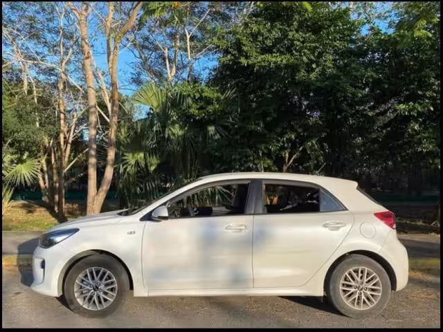 El coche sustraído: un Kia Río 2018, matrícula YYE-549-C