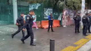 Encapuchados ingresan a Bachilleres 6 en CDMX y detonan petardos (VIDEO)