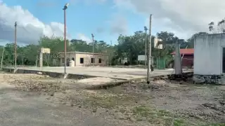 En las comunidades hacen falta muchas obras públicas
